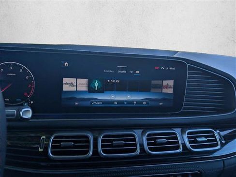 Used 2025 Mercedes-Benz GLS 580 4MATIC image 19
