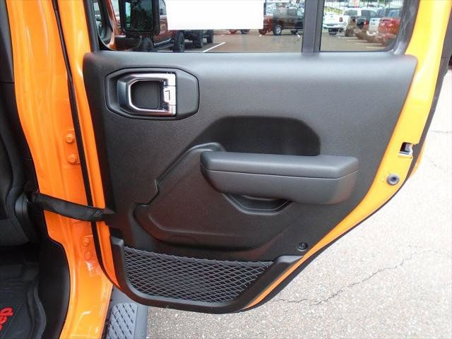 Certified 2025 Jeep Gladiator Mojave w/ Safety Group AWD/4WD image 9