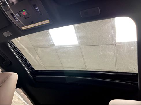 New 2025 Lexus ES 350 w/ Premium Package image 10