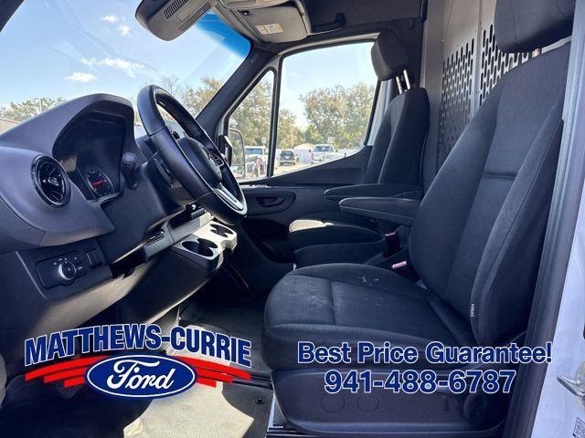 Used 2022 Mercedes-Benz Sprinter 2500 image 9