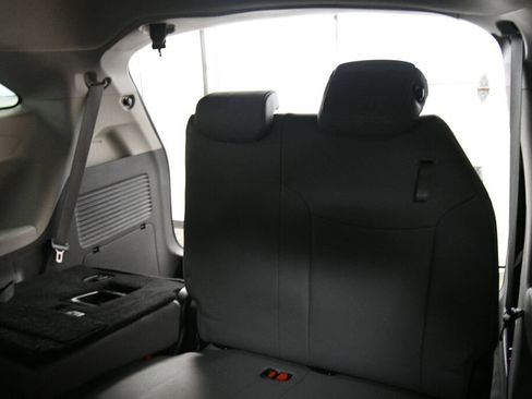 Used 2024 Toyota Sienna XLE FWD image 23