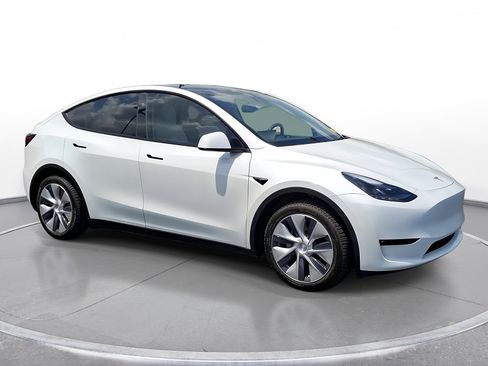 Used 2023 Tesla Model Y Long Range AWD/4WD image 1