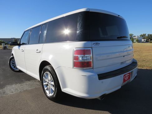 Used 2018 Ford Flex SE image 4
