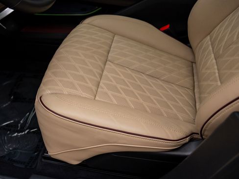 Used 2025 Cadillac Lyriq Luxury image 20