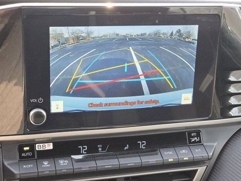 Used 2025 Toyota Camry SE image 9