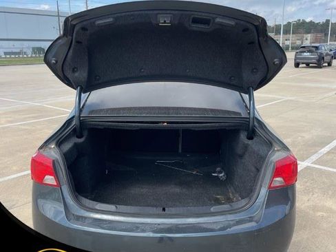 Used 2018 Chevrolet Impala LT FWD image 5