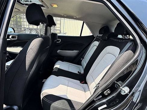 Used 2026 Hyundai Venue SEL FWD image 5