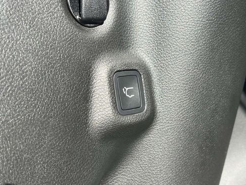 New 2026 Jeep Compass Latitude w/ Sun and Sound Group AWD/4WD image 19