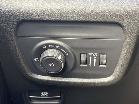 New 2025 Jeep Grand Cherokee Limited w/ Black Appearance Package image 12