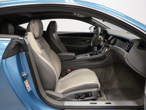 Used 2022 Bentley Continental GT AWD/4WD image 36