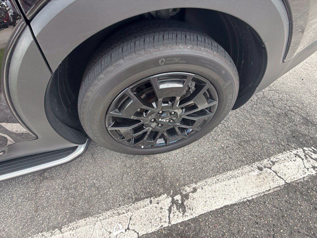 Certified 2022 Kia Telluride SX w/ SX Prestige Package AWD/4WD image 11
