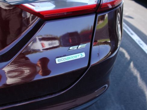 Used 2017 Ford Fusion SE FWD image 7