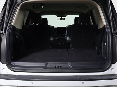 Used 2023 Ford Expedition XLT image 18