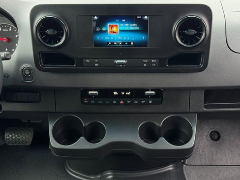 Used 2024 Mercedes-Benz Sprinter 2500 image 23