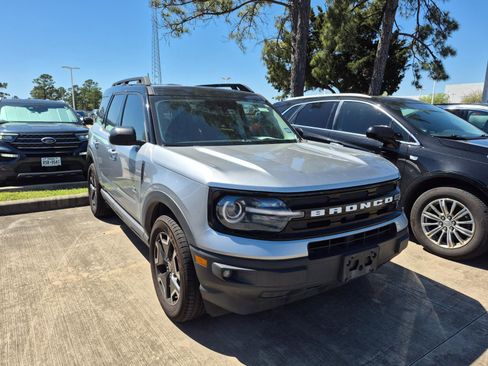 Used 2022 Ford Bronco Sport Outer Banks w/ Tech Package image 2