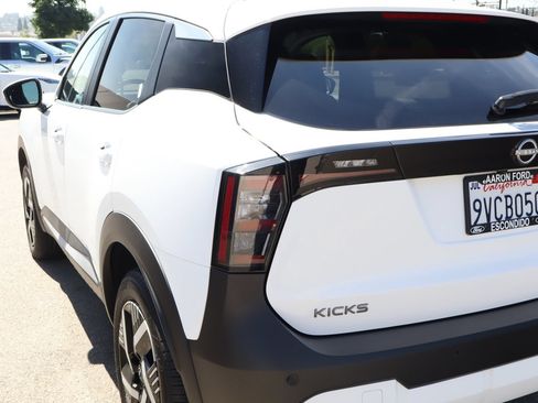 Used 2025 Nissan Kicks SV FWD image 16