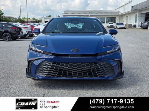 Used 2025 Toyota Camry SE FWD image 2