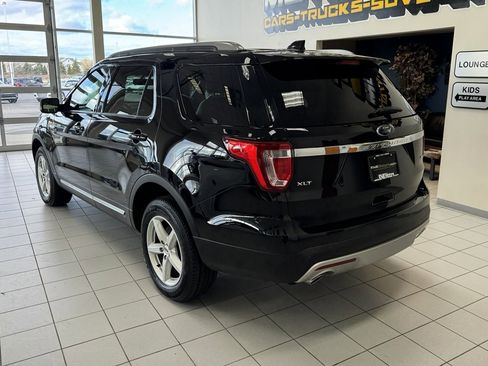 Used 2017 Ford Explorer XLT w/ Equipment Group 202A image 2