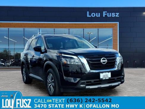 Used 2025 Nissan Pathfinder SL AWD/4WD image 1