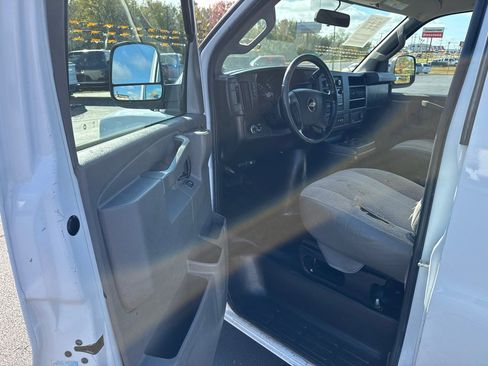 Used 2020 Chevrolet Express 2500 w/ Driver Convenience Package image 9
