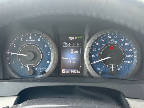 Used 2020 Toyota Sienna XLE w/ XLE Navigation Package FWD image 23