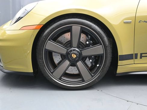 Certified 2026 Porsche 911 GTS RWD image 5
