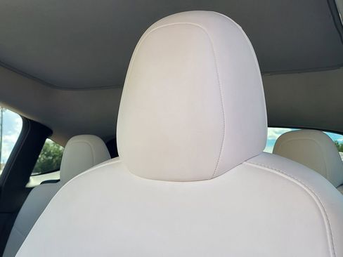 Used 2021 Tesla Model Y Long Range image 14