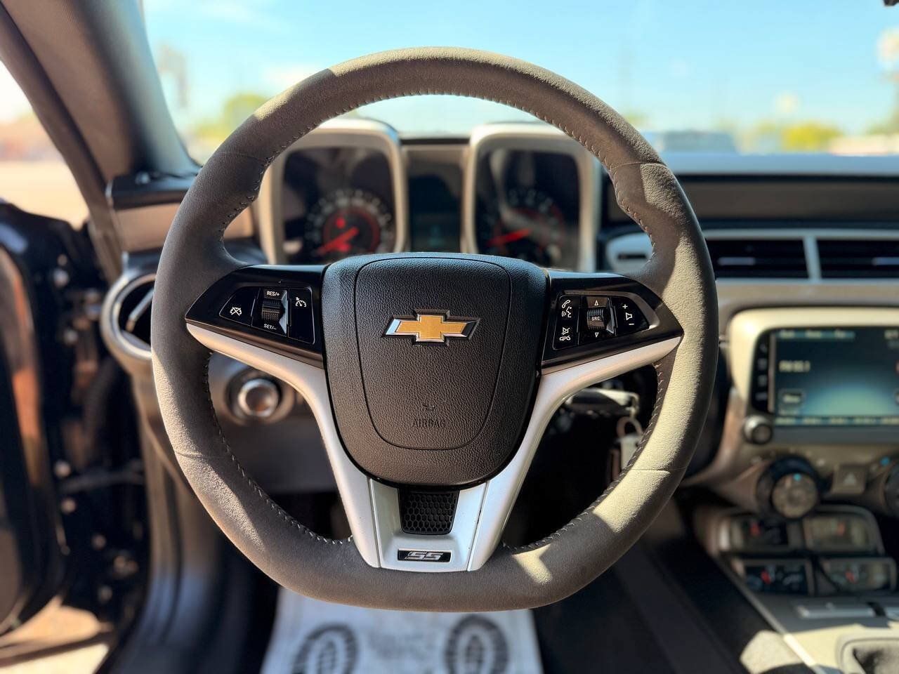 Used 2013 Chevrolet Camaro SS w/ SS Performance Package RWD image 16