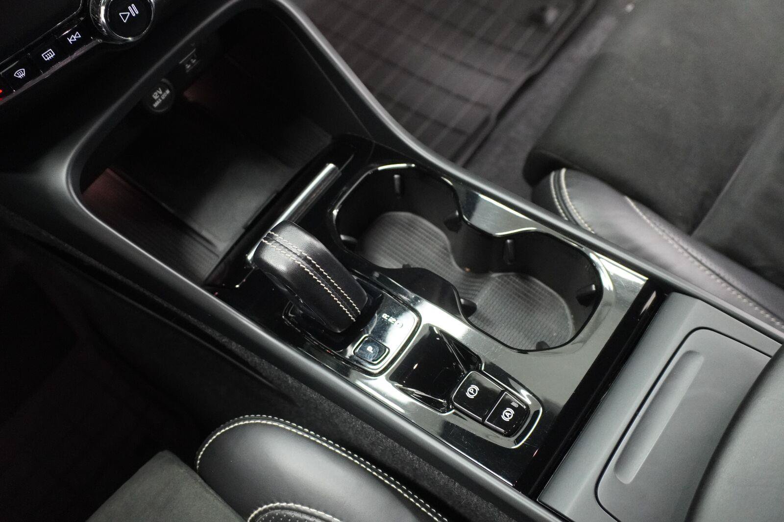 Used 2021 Volvo XC40 T4 R-Design w/ Protection Package Premier FWD image 21