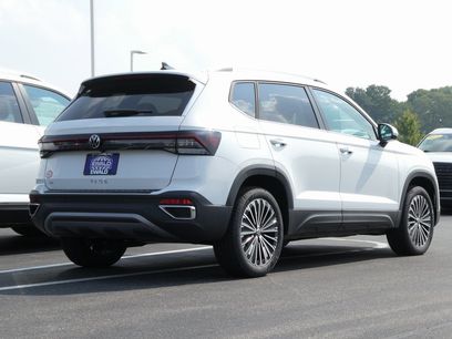 New 2025 Volkswagen Taos SE