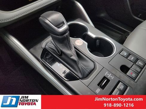 Used 2023 Toyota Highlander XLE AWD/4WD image 22