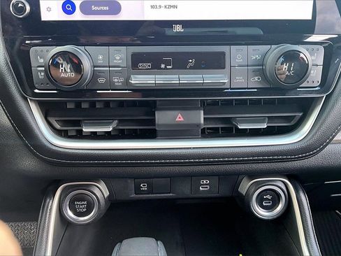 Used 2024 Toyota Grand Highlander Limited image 32