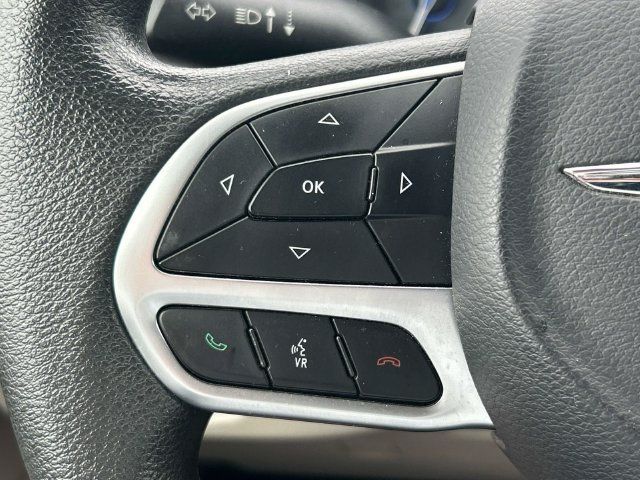 Used 2017 Chrysler Pacifica LX FWD image 29