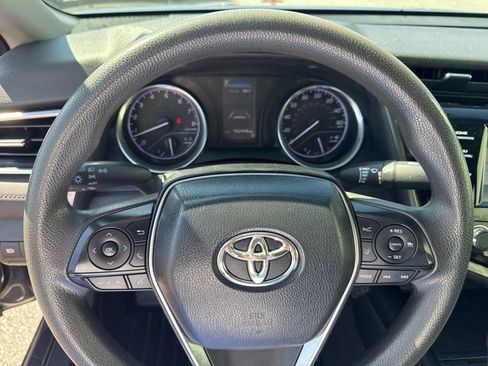 Used 2018 Toyota Camry LE FWD image 29