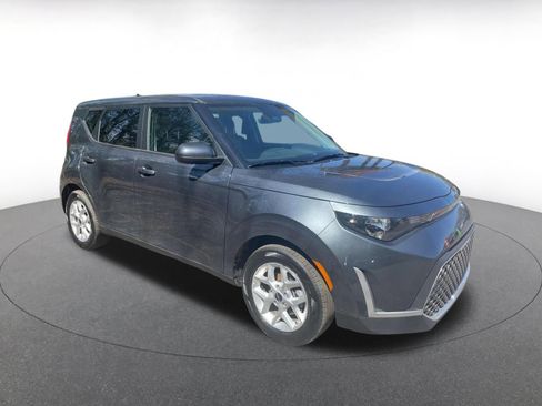 Used 2025 Kia Soul LX w/ LX Technology Package image 4