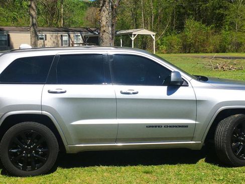 Used 2018 Jeep Grand Cherokee Altitude image 8
