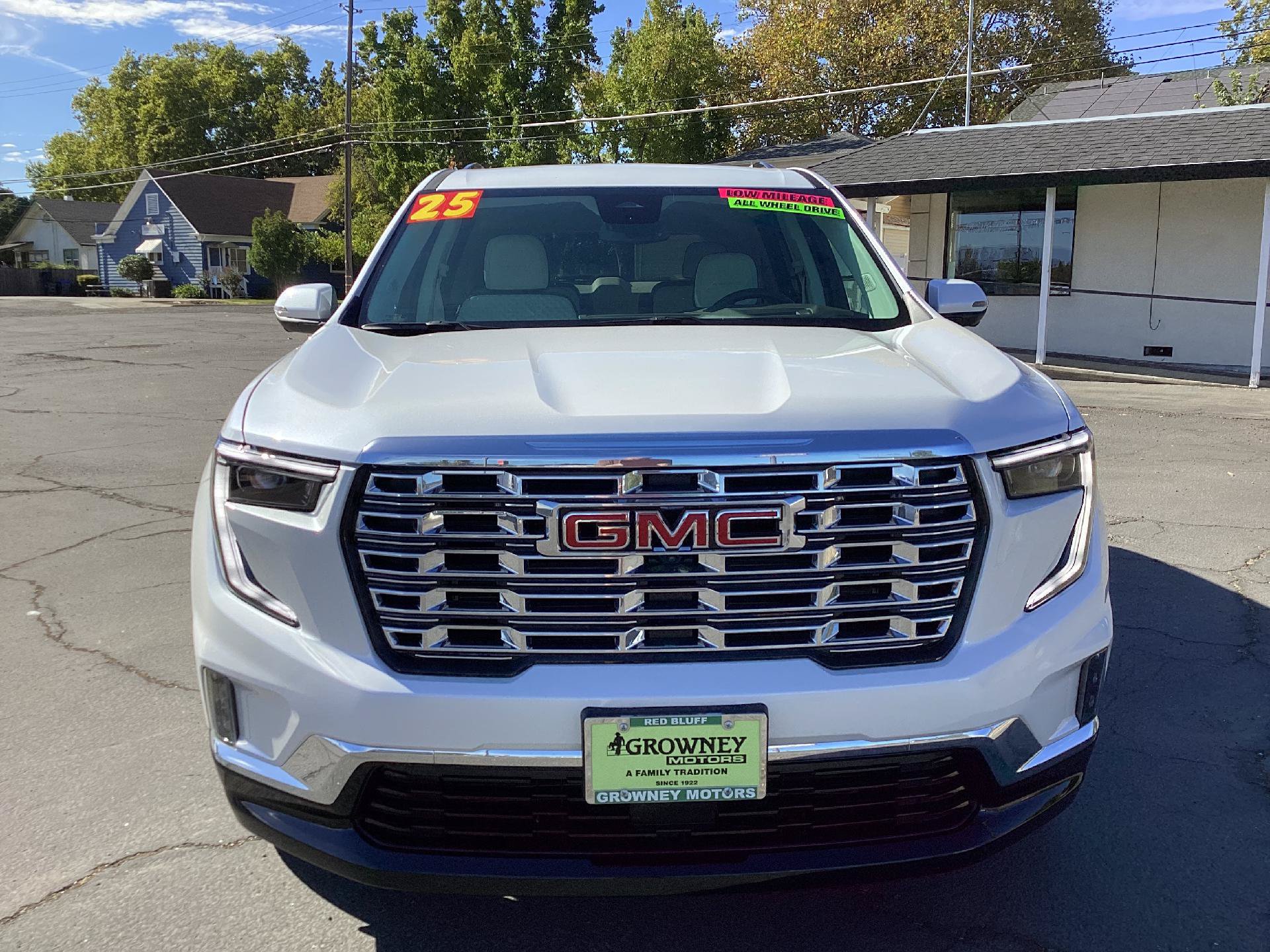 Used 2025 GMC Acadia Denali AWD/4WD image 4