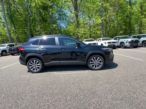 Used 2025 Toyota Corolla Cross XLE AWD/4WD image 3