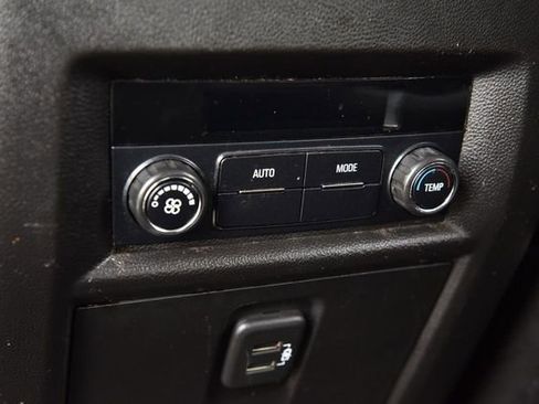 Used 2018 Chevrolet Traverse LT image 23