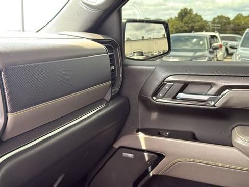 Used 2022 Chevrolet Silverado 1500 ZR2 w/ Technology Package AWD/4WD image 18