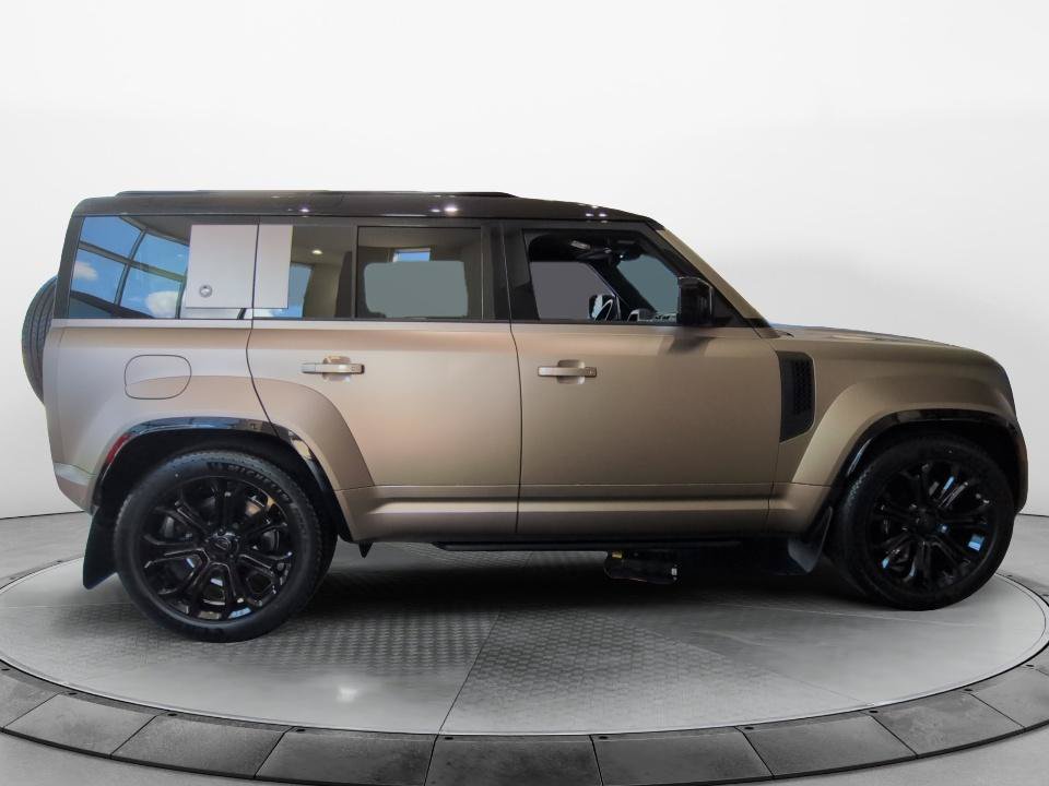 New 2026 Land Rover Defender 110 AWD/4WD image 7