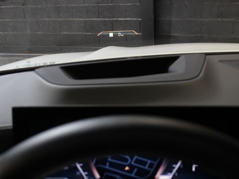 Used 2025 BMW X5 xDrive40i w/ M Sport Package image 81