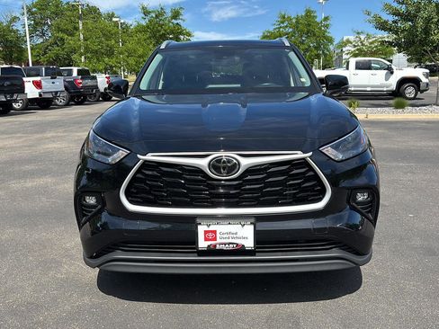 Used 2022 Toyota Highlander XLE AWD/4WD image 7