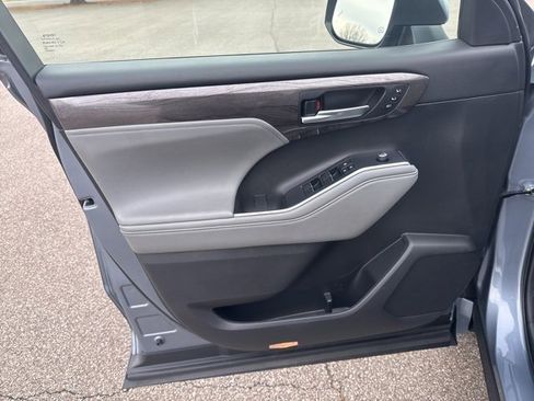 Used 2022 Toyota Highlander Platinum image 21