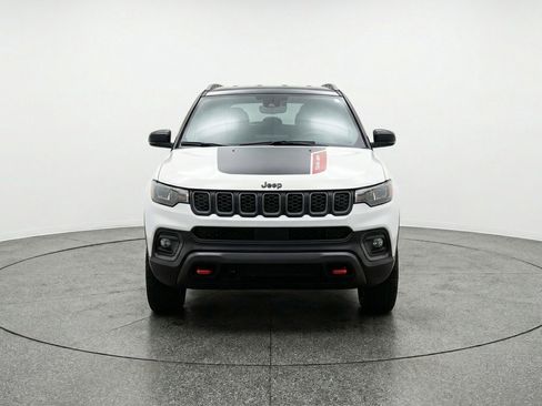 Used 2025 Jeep Compass Trailhawk AWD/4WD image 2