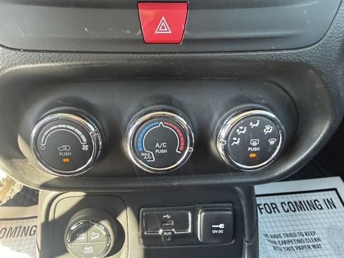 Used 2017 Jeep Renegade Trailhawk AWD/4WD image 15