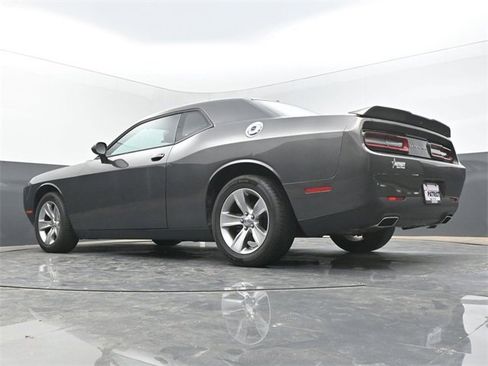 Used 2022 Dodge Challenger SXT image 33