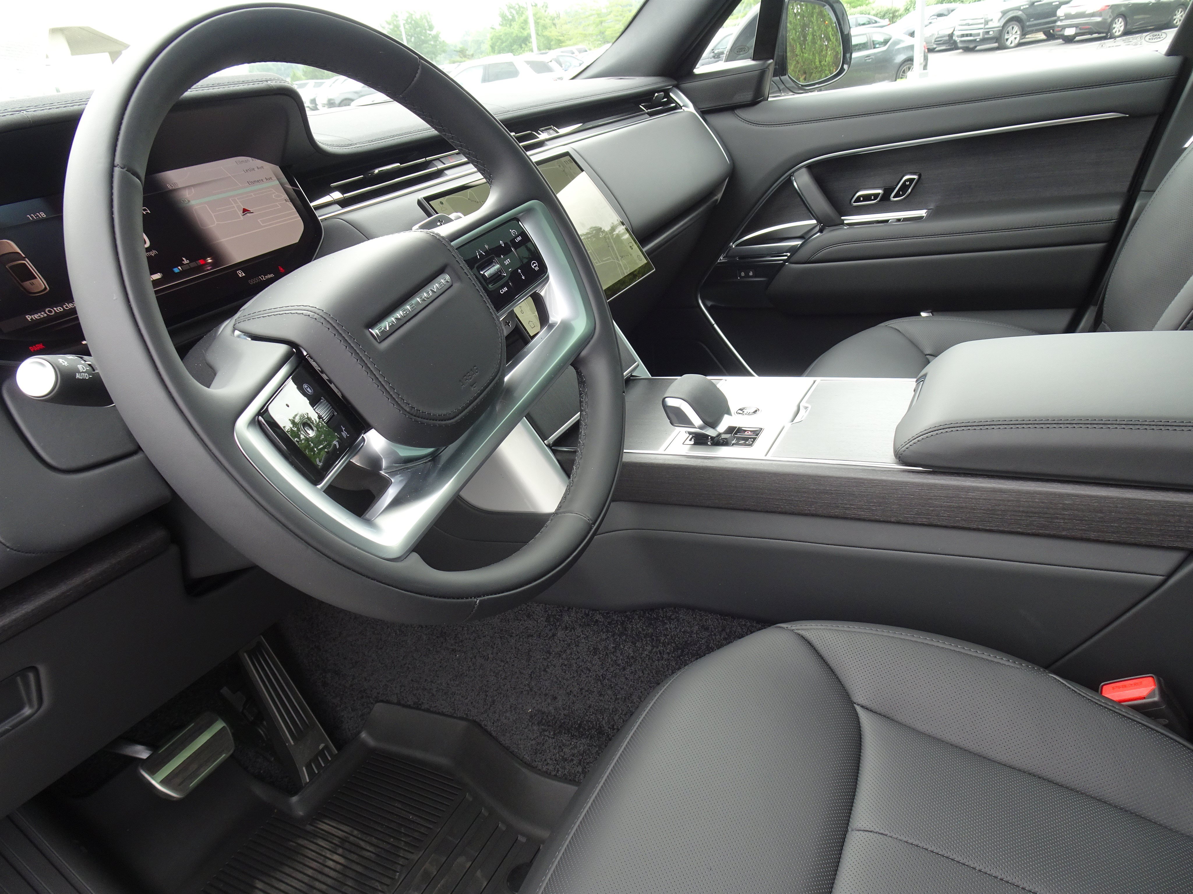 New 2026 Land Rover Range Rover Long Wheelbase SE AWD/4WD image 18