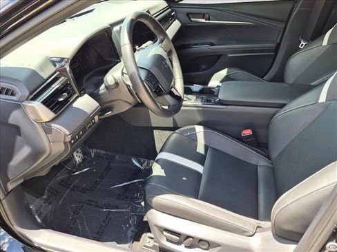Used 2025 Toyota Camry SE w/ Convenience Package FWD image 16