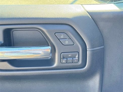 Used 2019 Chevrolet Silverado 1500 High Country image 25